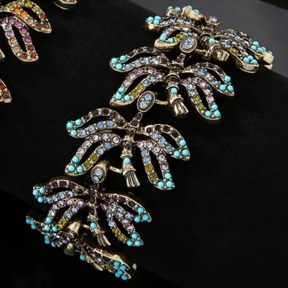 Elegant Multicolor Statement Necklace - Picture 3 of 3